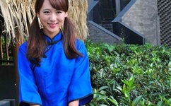 夫妻爬山孩子独留车内4小时